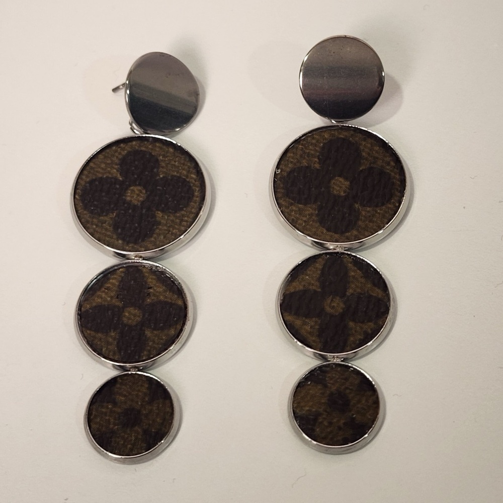 Louis Vuitton Brown Monogram Canvas Silver Earrings Clover Flower